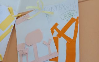 Lavoretto alberi di carta dei bambini
