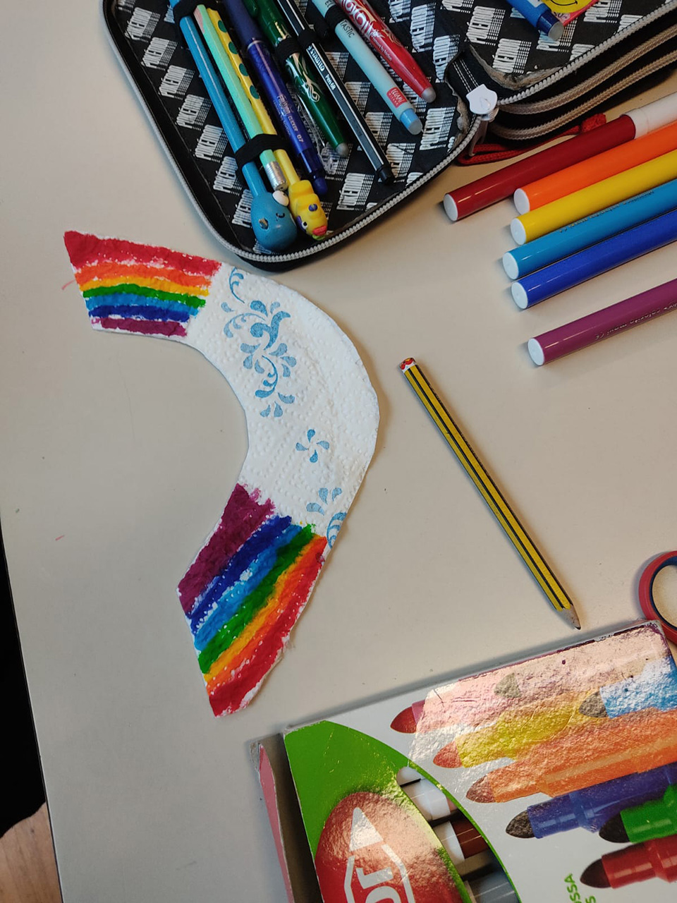 disegno di arcobaleno creato da bambino disegno di arcobaleno creato da bambino
