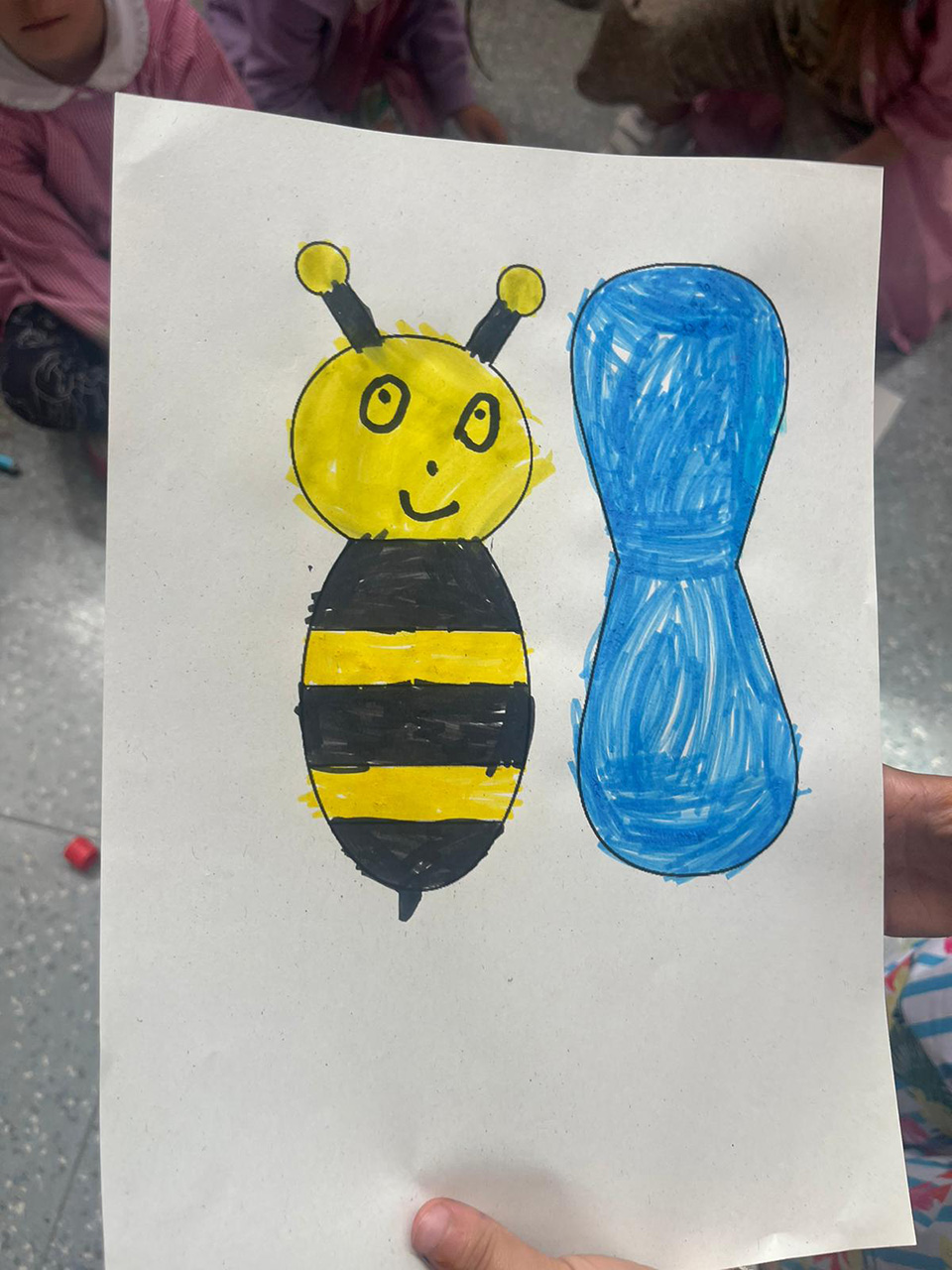 disegno di ape creato da bambino disegno di ape creato da bambino