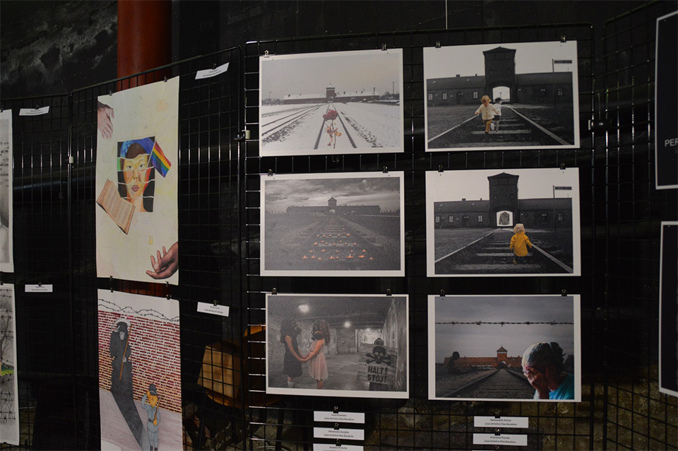 foto, disegni, locandine esposte per una mostra foto, disegni, locandine esposte per una mostra